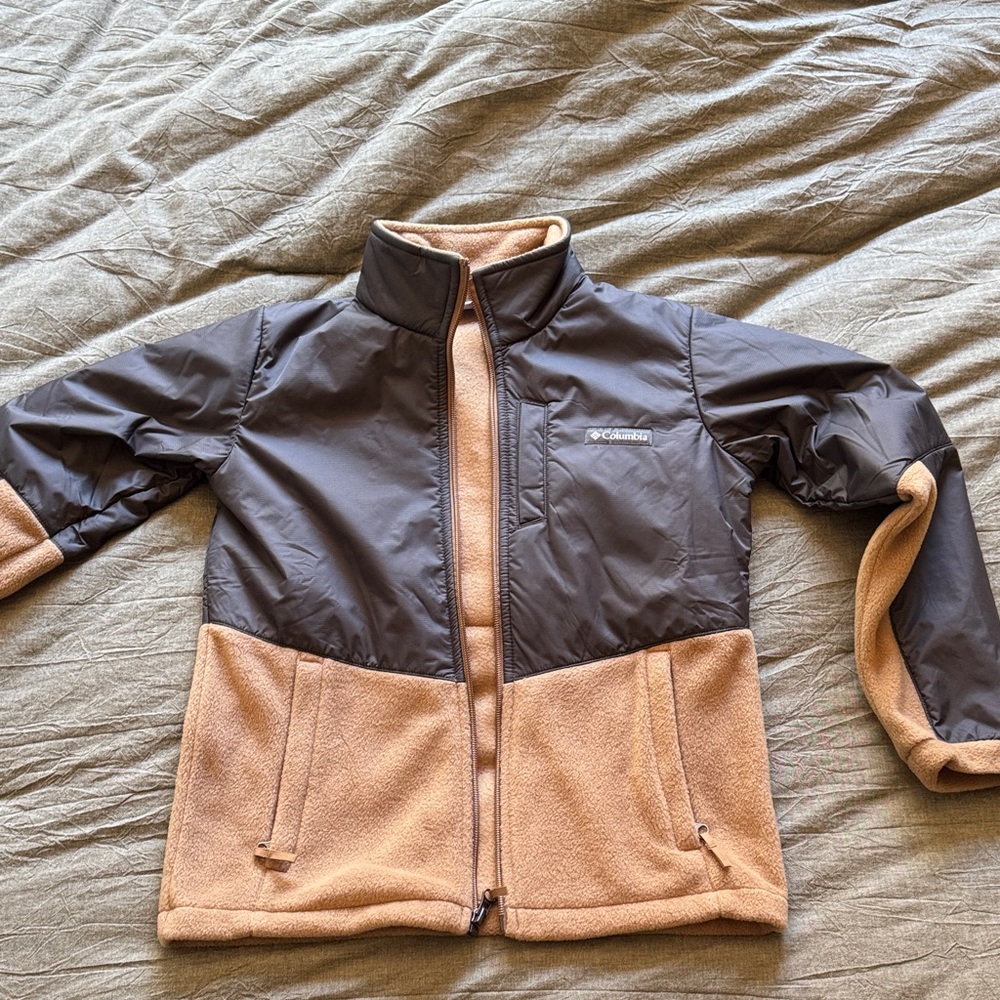 Columbia Kids' Puffer Jacket - Black and Tan. New without tags 🏷️ size medium
